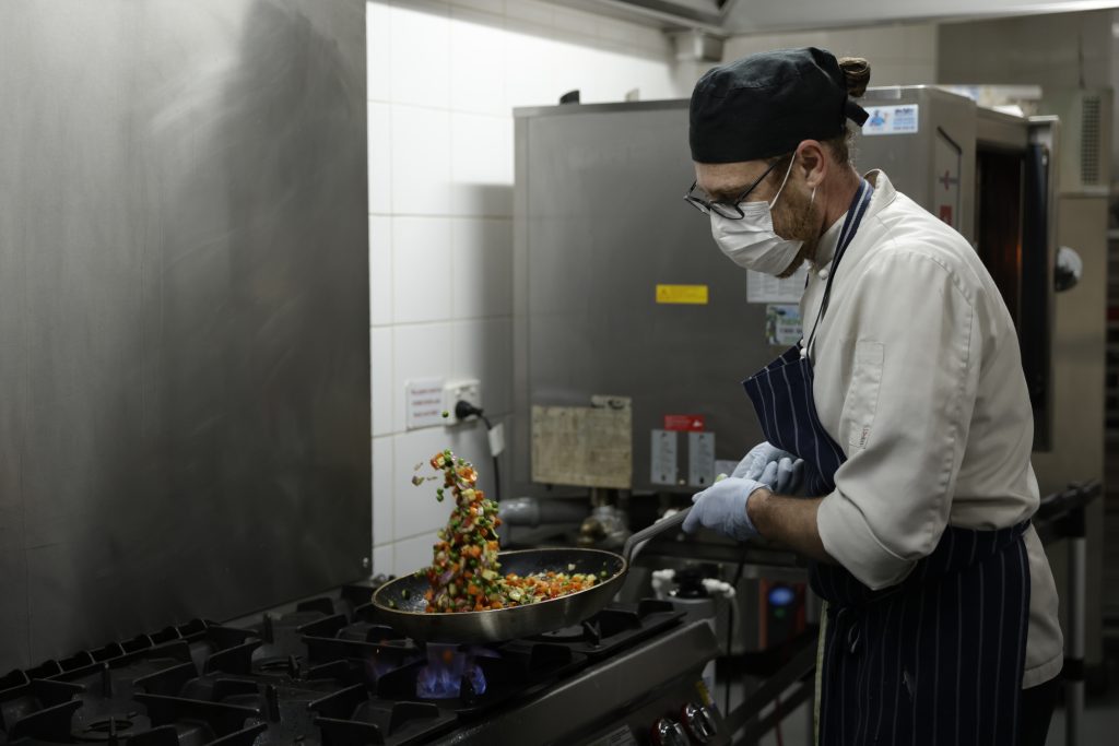 Chef-cooking-1024x683 (002)